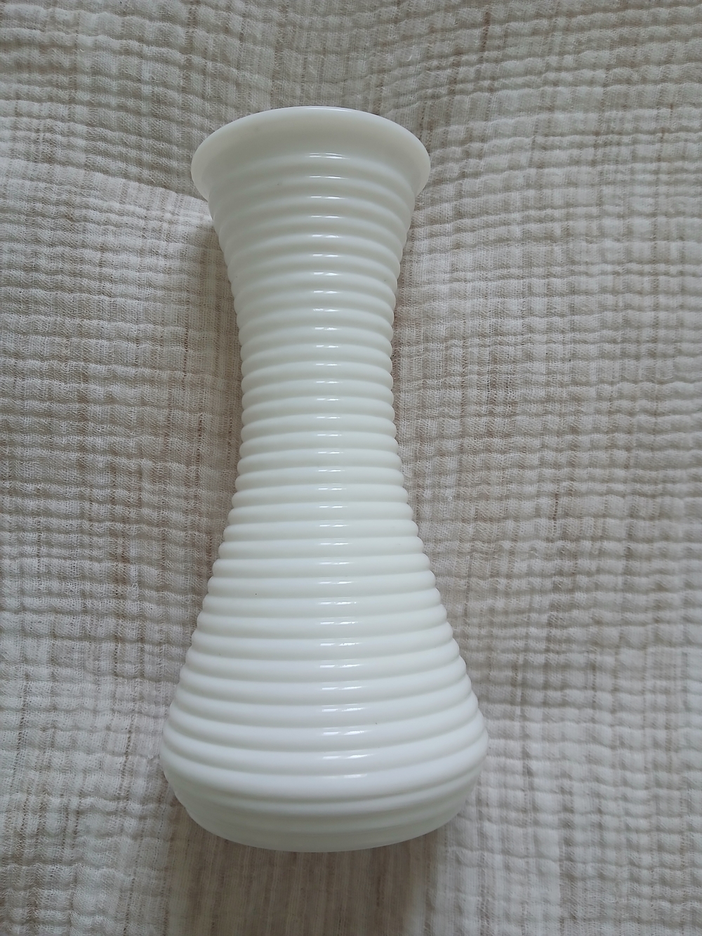 (2/20$)White Ribbed Milk Glass Vase - Minimal Home Accent